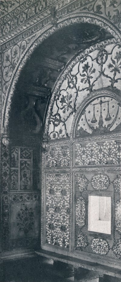 Delhi. The Scales of Justice Carved Marble Screen through which petitions were received by Unbekannt