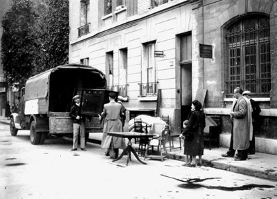 Delivery of furniture confiscated from Jews to victims of RAF bombing, Paris, April 1942 by Unbekannt