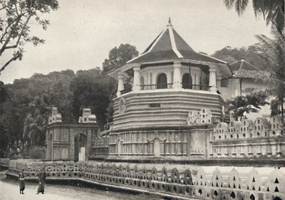 The Temple of the Sacred Tooth Relic in Kandy, 1926 by Unbekannt
