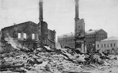Destruction on a Moscow Street After the Revolution, Russia, December 1905 by Unbekannt
