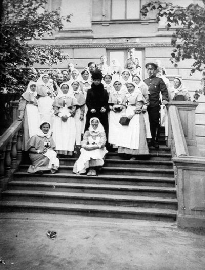 Dowager Empress Maria Feodorovna of Russia with nurses outside a hospital, Russia, 1916 by Unbekannt
