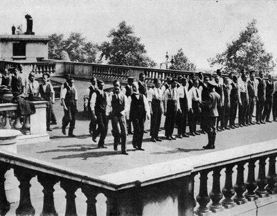 Drilling Recruits on the Roof of Somerset House, London by Unbekannt