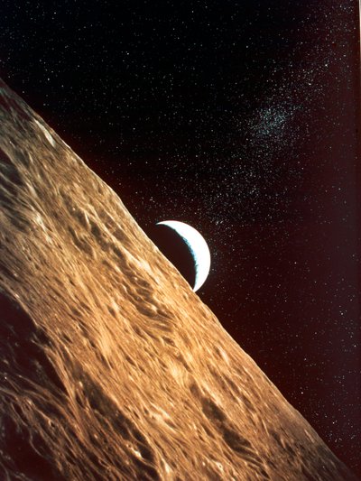 Earthrise Seen from Surface of the Moon, Apollo Mission by Unbekannt