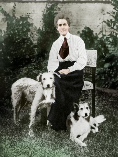 Edith Cavell with her pet dogs, c1915 by Unbekannt