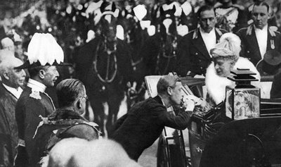 Edward VIII greeting Queen Mary at Windsor by Unbekannt