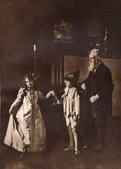 Elizabeth Angela Marguerite Bowes-Lyon, in a dance lesson with her brother by Unbekannt