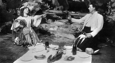 Ellaline Terriss and Seymour Hicks in The Gay Gordons by Unbekannt
