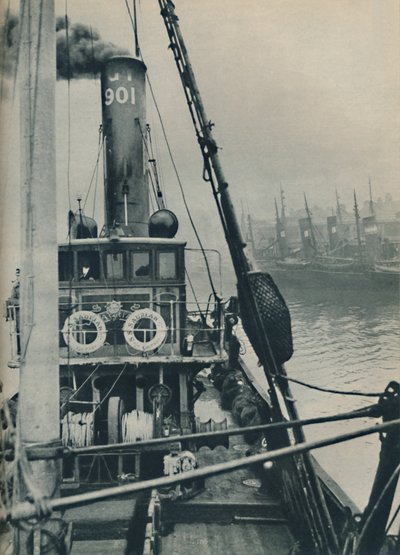 Entering Grimsby Docks at the end of a North Sea voyage is the fishing vessel Saurian by Unbekannt