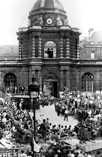 Evacuation of German wounded after the surrender of the Senate, liberation of Paris, August 1944 by Unbekannt
