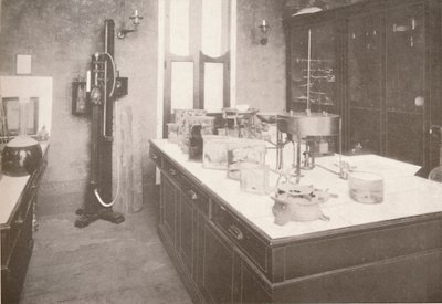 Examination Laboratory of the Medico-Legal Service, 1914 by Unbekannt