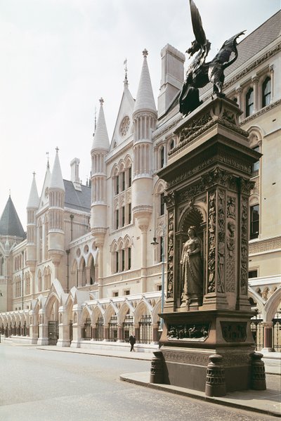 Exterior View of the Entrance of the Royal Courts of Justice, London by Unbekannt