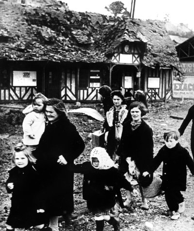 Families Leaving their Village Bombarded during the Normandy Landings, France by Unbekannt
