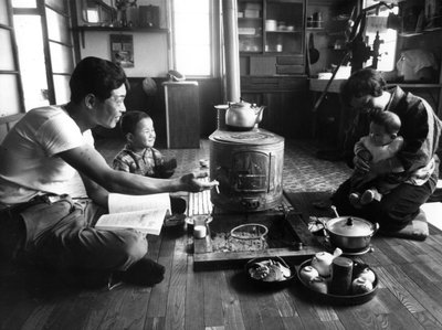 Family relaxing in their living-room, Hokkaido region, Japan by Unbekannt