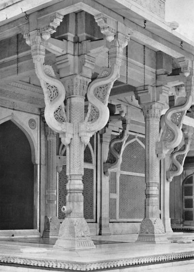 Fatehpur Sikri. Pillars on front of Tomb of Sheik Salem Christi by Unbekannt