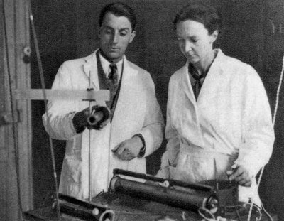 Frederic Joliot and Irene Joliot-Curie, French scientists, 1935 by Unbekannt
