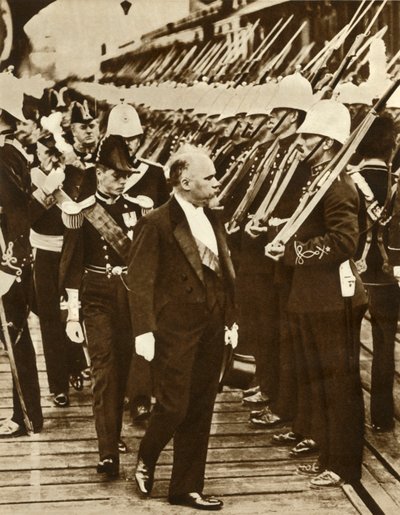 French President Raymond Poincaré with Edward, Prince of Wales, at Portsmouth, June 1913 by Unbekannt
