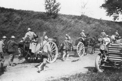 French Artillery Battery on the Move, Chemin des Dames, France by Unbekannt