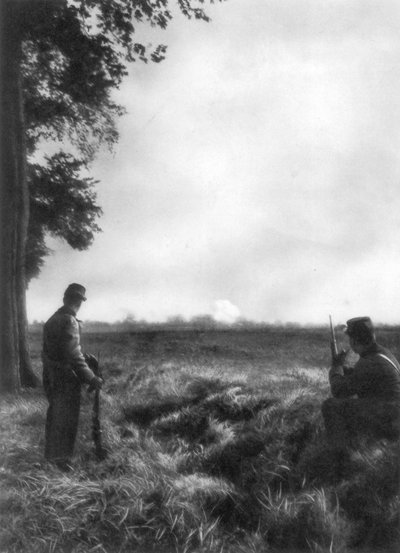 French Soldiers Watching Artillery Fire, 1st Battle of the Marne, France, 5-12 September 1914 by Unbekannt