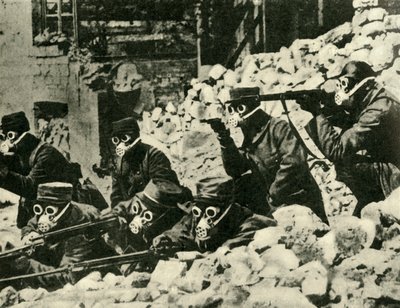 French soldiers wearing gas masks, First World War, c1915, c1920 by Unbekannt