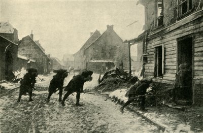 French Troops Crossing a Village Street Under German Fire, First World War, 1914-1915, c1920 by Unbekannt
