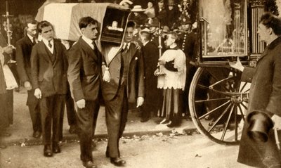 Funeral of Terence MacSwiney, Cork, Ireland by Unbekannt