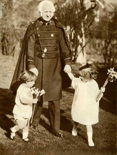 General Bramwell Booth with His Two Grandchildren by Unbekannt
