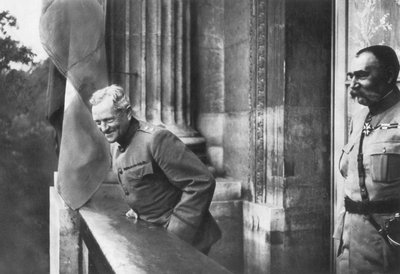 General Pershing on the Balcony of the Hotel Crillon, Paris, First World War by Unbekannt