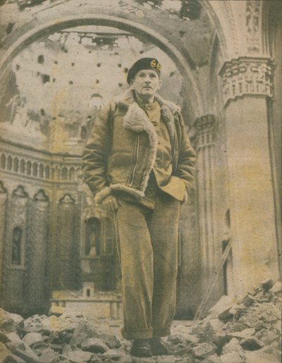 General Sir Bernard Montgomery surveys the shell-torn ruins of Fossacesia, 1944 by Unbekannt