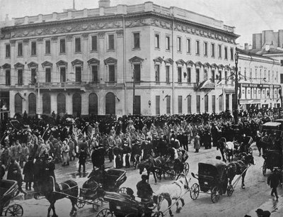 German and Austrian prisoners being marched through the streets of Petrograd, 1915 by Unbekannt