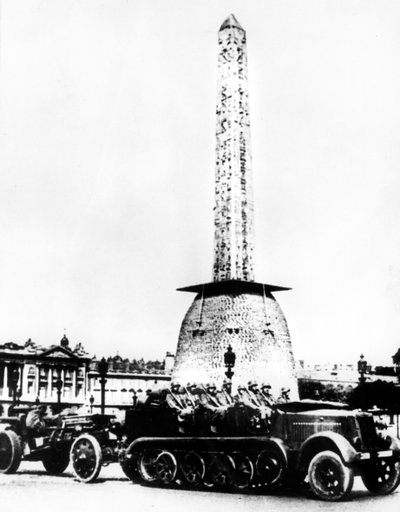 German Artillery Driving Through the Place de la Concorde, Paris by Unbekannt
