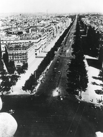 German forces parading along the Champs Elysees, Paris, 14 June 1940 by Unbekannt