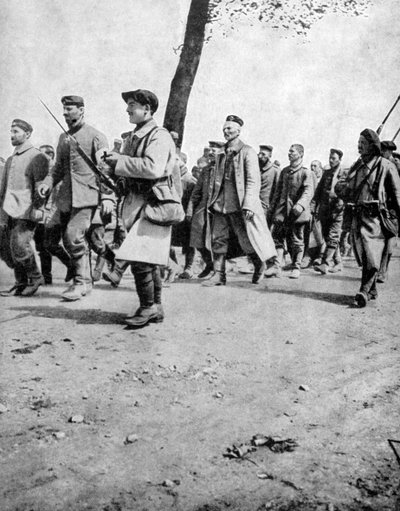 German prisoners from the Second Battle of Artois, France, World War I by Unbekannt