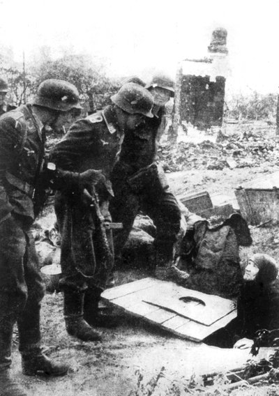 German Troops Entering Stalingrad, Russia, September 1942 by Unbekannt