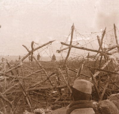 Germans coming out of the trenches, Massiges, northern France by Unbekannt