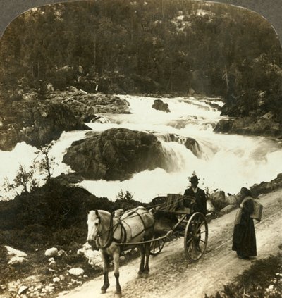 Halt of a stolkjaerre on the Telemarken road beside the foaming Little Rjukan Falls, Norway by Unbekannt