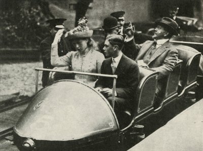 His Majesty and Princess Mary on the Alpine Railway, Earls Court Exhibition, 1913 by Unbekannt
