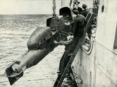 Hoisting a Chariot Manned Torpedo on Board a Ship, World War II by Unbekannt