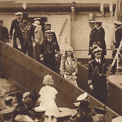 Home Again - The Duke and Duchess Landing at Portsmouth June 27, 1927, 1937 by Unbekannt