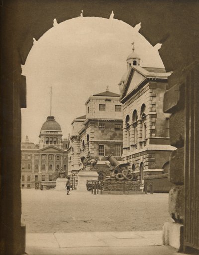 Horse Guards Parade Framed in the Archway of Treasury Passage, c. 1935 by Unbekannt