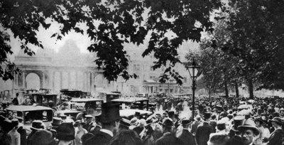 Hyde Park on a Fine Ascot Sunday, London by Unbekannt