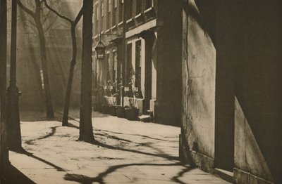 In Wardrobe Court, Built on the Site of a Royal Museum, c1935 by Unbekannt