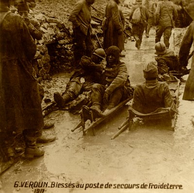 Injured Soldiers at the First-Aid Post, Froideterre, Verdun, Northern France, 1917 by Unbekannt