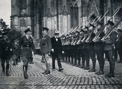 Inspection of troops at the foot of Cologne Cathedral by Unbekannt