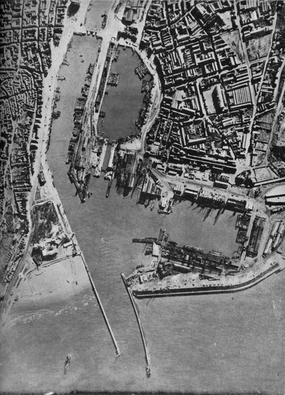 Invasion Barges Massed in Boulogne Harbour, France by Unbekannt
