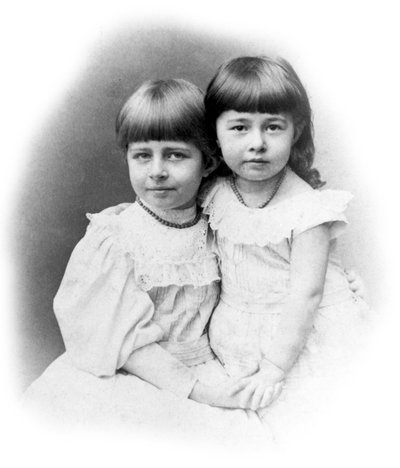 Johanne and Matilda Hertz, daughters of Heinrich and Elizabeth Hertz by Unbekannt