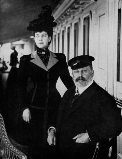 King Edward VII and Queen Alexandra at Cowes, Isle of Wight, August 1909 by Unbekannt