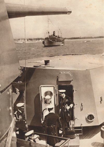 King George VI in the gun turret of H.M.S Southampton by Unbekannt