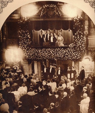 King George V and Queen Mary at a Royal Command Variety Performance, 1920s or 1930s by Unbekannt