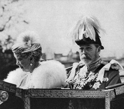 King George V and Queen Mary on their way to St Paul