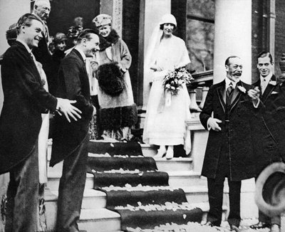 King George V Waves Good Wishes to Princess Maud as She Leaves for Her Honeymoon by Unbekannt